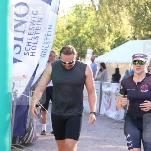 07.09.2025 - 19. Norderstedt Triathlon Zöllner http://msf.ph/oto/8770618 07.09.2025 16:43:11 Ziel 1049, 1544 meine-sportfotos.de