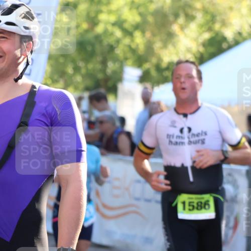 07.09.2025 - 19. Norderstedt Triathlon Zöllner http://msf.ph/oto/8770668 07.09.2025 16:43:21 Ziel 430, 1545, 1546, 1586 meine-sportfotos.de