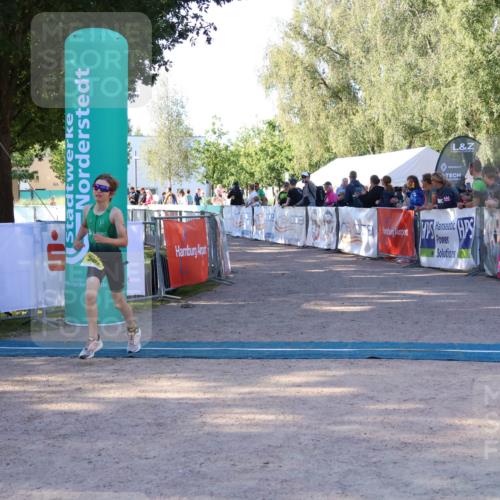 07.09.2025 - 19. Norderstedt Triathlon Zöllner http://msf.ph/oto/8770744 07.09.2025 09:48:03 Ziel 587, 591 meine-sportfotos.de