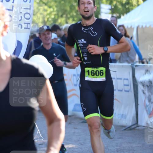 07.09.2025 - 19. Norderstedt Triathlon Zöllner http://msf.ph/oto/8770753 07.09.2025 16:43:29 Ziel 430, 1063, 1422, 1549, 1586, 1606 meine-sportfotos.de