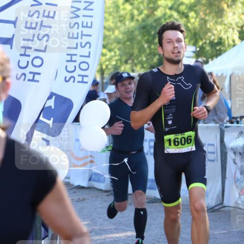 07.09.2025 - 19. Norderstedt Triathlon Zöllner http://msf.ph/oto/8770758 07.09.2025 16:43:29 Ziel 430, 1063, 1422, 1549, 1586, 1606 meine-sportfotos.de