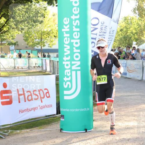 07.09.2025 - 19. Norderstedt Triathlon Zöllner http://msf.ph/oto/8770842 07.09.2025 16:43:38 Ziel 1549, 1577, 1630 meine-sportfotos.de