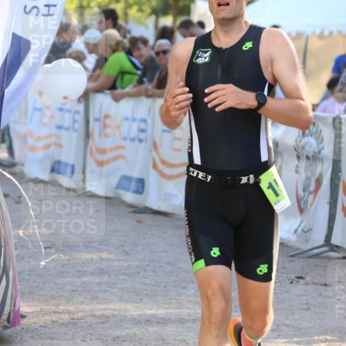 07.09.2025 - 19. Norderstedt Triathlon Zöllner http://msf.ph/oto/8770873 07.09.2025 16:43:48 Ziel 1097, 1486, 1555 meine-sportfotos.de
