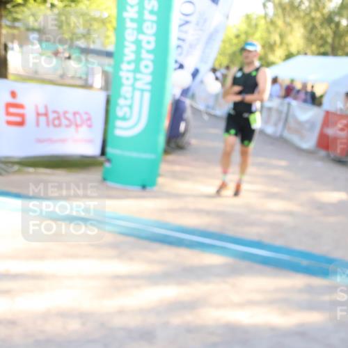 07.09.2025 - 19. Norderstedt Triathlon Zöllner http://msf.ph/oto/8770878 07.09.2025 16:43:48 Ziel 1097, 1486, 1555 meine-sportfotos.de