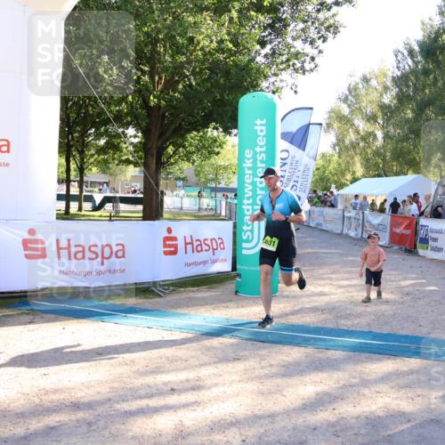 07.09.2025 - 19. Norderstedt Triathlon Zöllner http://msf.ph/oto/8770921 07.09.2025 16:44:00 Ziel 1602, 1631 meine-sportfotos.de