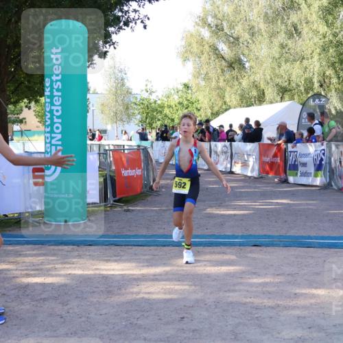 07.09.2025 - 19. Norderstedt Triathlon Zöllner http://msf.ph/oto/8770981 07.09.2025 09:48:57 Ziel 592, 629 meine-sportfotos.de