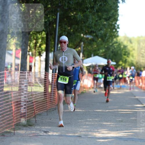 07.09.2025 - 19. Norderstedt Triathlon Michael Strokosch http://msf.ph/oto/8771324 07.09.2025 16:29:53 Laufen 519, 552, 1101, 1564 meine-sportfotos.de