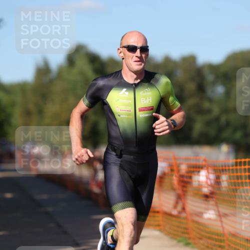 07.09.2025 - 19. Norderstedt Triathlon Michael Strokosch http://msf.ph/oto/8771352 07.09.2025 15:33:08 Laufen 1483 meine-sportfotos.de