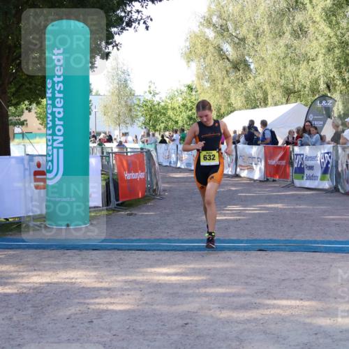 07.09.2025 - 19. Norderstedt Triathlon Zöllner http://msf.ph/oto/8771540 07.09.2025 09:52:23 Ziel 631, 632 meine-sportfotos.de