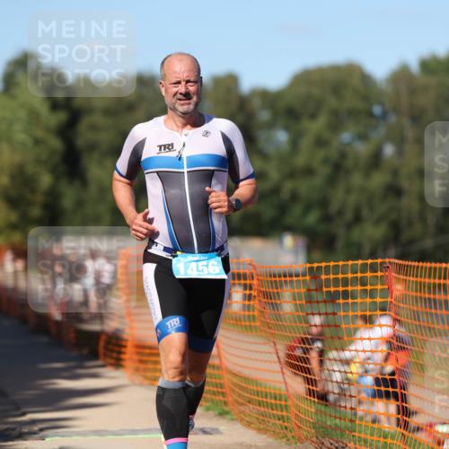 07.09.2025 - 19. Norderstedt Triathlon Michael Strokosch http://msf.ph/oto/8771543 07.09.2025 15:33:39 Laufen 1416, 1456 meine-sportfotos.de
