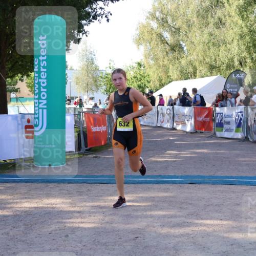 07.09.2025 - 19. Norderstedt Triathlon Zöllner http://msf.ph/oto/8771546 07.09.2025 09:52:23 Ziel 631, 632 meine-sportfotos.de