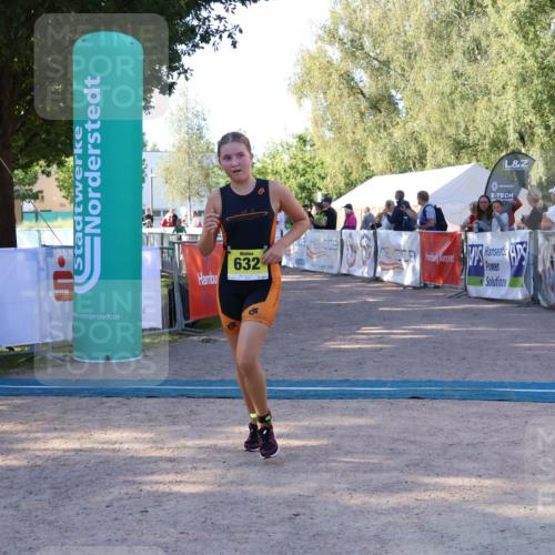 07.09.2025 - 19. Norderstedt Triathlon Zöllner http://msf.ph/oto/8771552 07.09.2025 09:52:23 Ziel 631, 632 meine-sportfotos.de