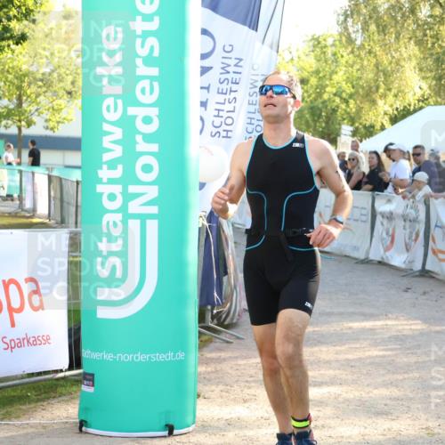 07.09.2025 - 19. Norderstedt Triathlon Zöllner http://msf.ph/oto/8771617 07.09.2025 16:46:24 Ziel 884, 1601 meine-sportfotos.de