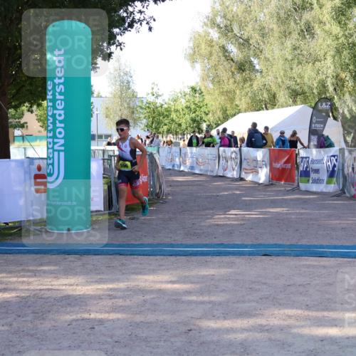 07.09.2025 - 19. Norderstedt Triathlon Zöllner http://msf.ph/oto/8771644 07.09.2025 09:53:33 Ziel 558, 596 meine-sportfotos.de