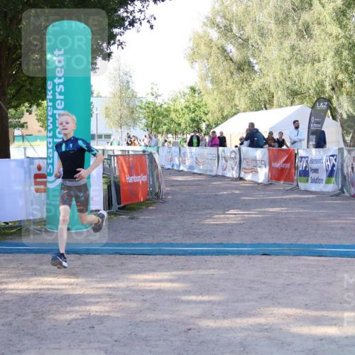 07.09.2025 - 19. Norderstedt Triathlon Zöllner http://msf.ph/oto/8771708 07.09.2025 09:53:47 Ziel 589, 610 meine-sportfotos.de