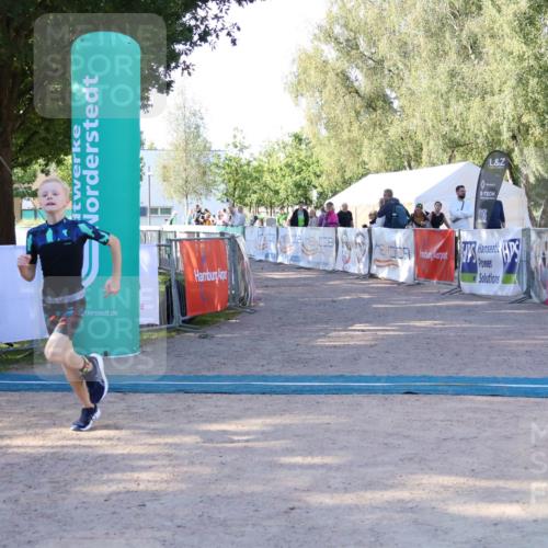 07.09.2025 - 19. Norderstedt Triathlon Zöllner http://msf.ph/oto/8771711 07.09.2025 09:53:47 Ziel 589, 610 meine-sportfotos.de
