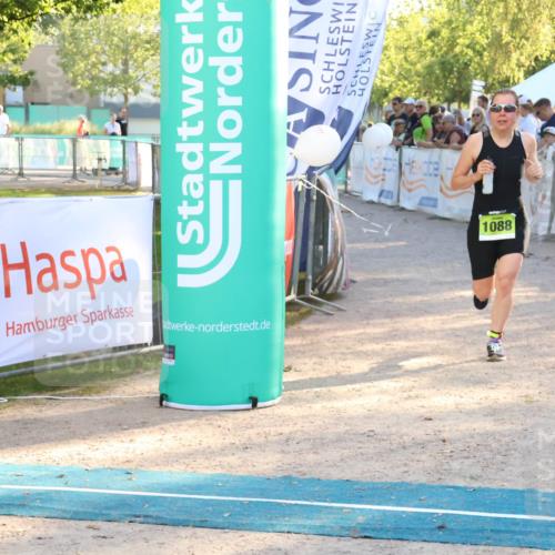 07.09.2025 - 19. Norderstedt Triathlon Zöllner http://msf.ph/oto/8771721 07.09.2025 16:46:44 Ziel 1047, 1088 meine-sportfotos.de
