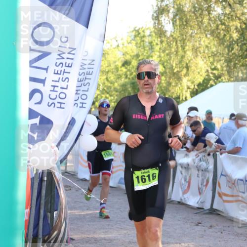 07.09.2025 - 19. Norderstedt Triathlon Zöllner http://msf.ph/oto/8771784 07.09.2025 16:47:05 Ziel 503, 1087, 1581, 1616 meine-sportfotos.de