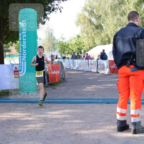 07.09.2025 - 19. Norderstedt Triathlon Zöllner http://msf.ph/oto/8771810 07.09.2025 09:55:00 Ziel 571, 628 meine-sportfotos.de