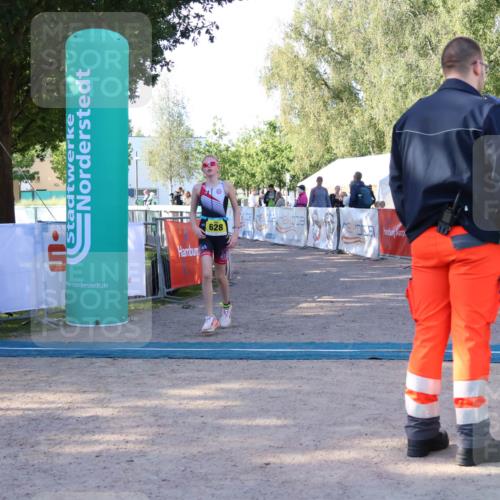 07.09.2025 - 19. Norderstedt Triathlon Zöllner http://msf.ph/oto/8771819 07.09.2025 09:55:05 Ziel 571, 628 meine-sportfotos.de