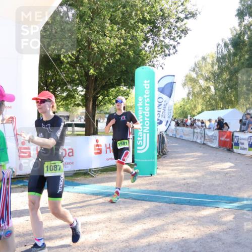 07.09.2025 - 19. Norderstedt Triathlon Zöllner http://msf.ph/oto/8771837 07.09.2025 16:47:10 Ziel 1087, 1581, 1611, 1616 meine-sportfotos.de