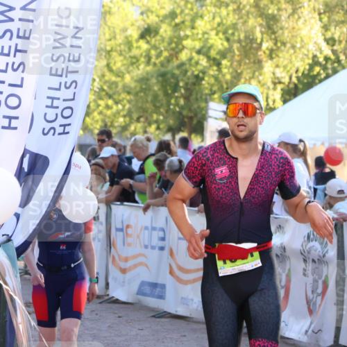 07.09.2025 - 19. Norderstedt Triathlon Zöllner http://msf.ph/oto/8771858 07.09.2025 16:47:13 Ziel 1069, 1087, 1581, 1611, 1616 meine-sportfotos.de