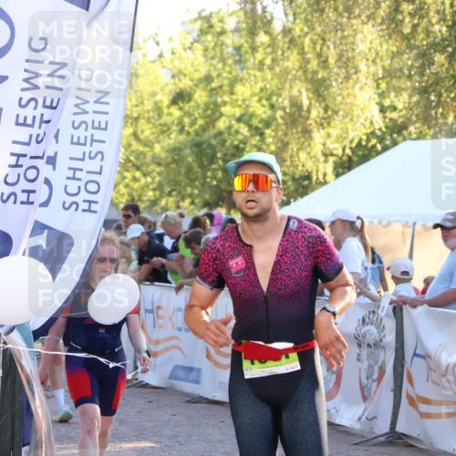 07.09.2025 - 19. Norderstedt Triathlon Zöllner http://msf.ph/oto/8771865 07.09.2025 16:47:13 Ziel 1069, 1087, 1581, 1611, 1616 meine-sportfotos.de