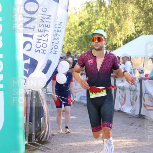 07.09.2025 - 19. Norderstedt Triathlon Zöllner http://msf.ph/oto/8771872 07.09.2025 16:47:14 Ziel 1069, 1087, 1581, 1611 meine-sportfotos.de