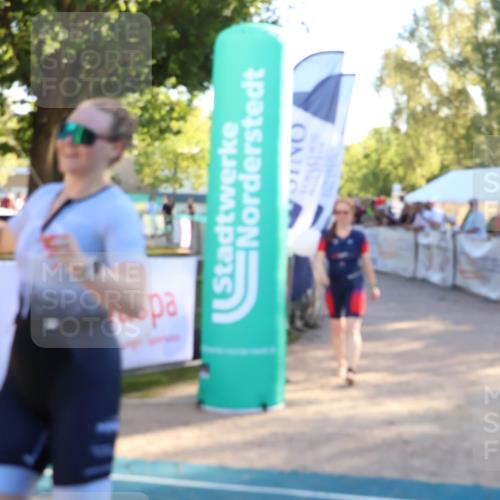 07.09.2025 - 19. Norderstedt Triathlon Zöllner http://msf.ph/oto/8771960 07.09.2025 16:47:19 Ziel 1069, 1541, 1611 meine-sportfotos.de