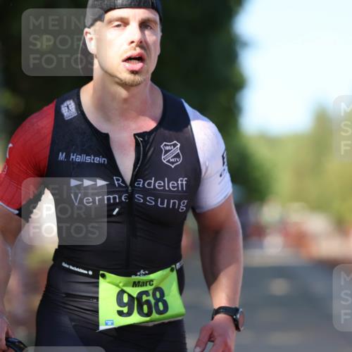 07.09.2025 - 19. Norderstedt Triathlon Michael Strokosch http://msf.ph/oto/8772024 07.09.2025 15:35:23 Laufen 364, 968, 1000, 1462 meine-sportfotos.de