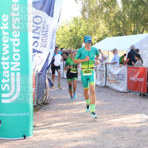 07.09.2025 - 19. Norderstedt Triathlon Zöllner http://msf.ph/oto/8772070 07.09.2025 16:47:58 Ziel 1489, 1623, 1628 meine-sportfotos.de