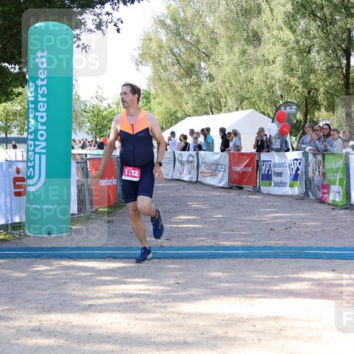07.09.2025 - 19. Norderstedt Triathlon Zöllner http://msf.ph/oto/8772074 07.09.2025 10:42:04 Ziel 1132 meine-sportfotos.de