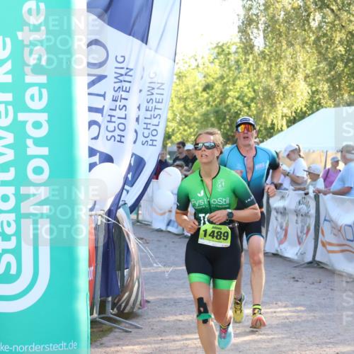 07.09.2025 - 19. Norderstedt Triathlon Zöllner http://msf.ph/oto/8772096 07.09.2025 16:48:00 Ziel 1489, 1623, 1628 meine-sportfotos.de
