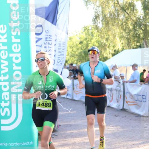 07.09.2025 - 19. Norderstedt Triathlon Zöllner http://msf.ph/oto/8772115 07.09.2025 16:48:01 Ziel 1489, 1623, 1628 meine-sportfotos.de