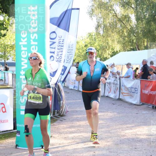07.09.2025 - 19. Norderstedt Triathlon Zöllner http://msf.ph/oto/8772118 07.09.2025 16:48:01 Ziel 1489, 1623, 1628 meine-sportfotos.de