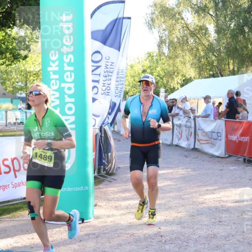 07.09.2025 - 19. Norderstedt Triathlon Zöllner http://msf.ph/oto/8772122 07.09.2025 16:48:02 Ziel 1489, 1623, 1628 meine-sportfotos.de