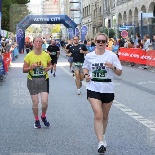 07.09.2025 - BARMER Alsterlauf Strokosch-Dieckow http://msf.ph/oto/8772154 07.09.2025 10:09:39 Ziel 2023, 2082, 2197, 2469, 2586, 2622, 2639, 2787, 2805, 2895, 2907, 3054, 3250, 3470, 3549, 4058, 4202, 4302, 4554, 4622, 4667, 4838, 4893, 4933, 4935, 5176, 5285, 5319, 5652, 5778, 5780, 5816, 6000, 6159, 8115, 8147, 8162, 8463 meine-sportfotos.de