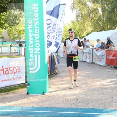 07.09.2025 - 19. Norderstedt Triathlon Zöllner http://msf.ph/oto/8772214 07.09.2025 16:48:35 Ziel 1074, 1618 meine-sportfotos.de
