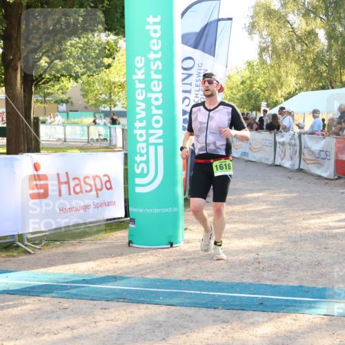 07.09.2025 - 19. Norderstedt Triathlon Zöllner http://msf.ph/oto/8772224 07.09.2025 16:48:36 Ziel 1074, 1618 meine-sportfotos.de