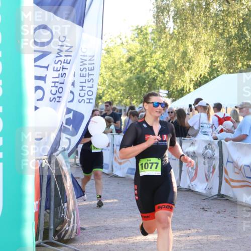 07.09.2025 - 19. Norderstedt Triathlon Zöllner http://msf.ph/oto/8772235 07.09.2025 16:48:46 Ziel 1077, 1093 meine-sportfotos.de