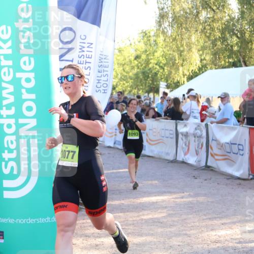 07.09.2025 - 19. Norderstedt Triathlon Zöllner http://msf.ph/oto/8772259 07.09.2025 16:48:47 Ziel 1077, 1093 meine-sportfotos.de