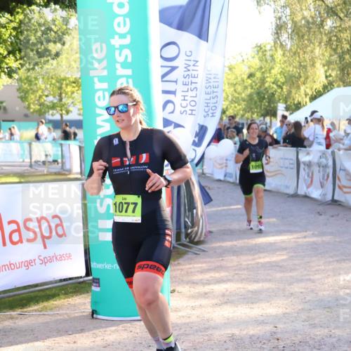 07.09.2025 - 19. Norderstedt Triathlon Zöllner http://msf.ph/oto/8772267 07.09.2025 16:48:47 Ziel 1077, 1093 meine-sportfotos.de