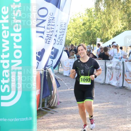 07.09.2025 - 19. Norderstedt Triathlon Zöllner http://msf.ph/oto/8772278 07.09.2025 16:48:49 Ziel 1077, 1093 meine-sportfotos.de