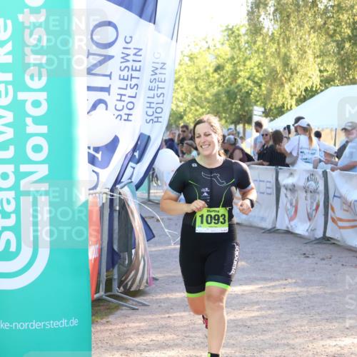 07.09.2025 - 19. Norderstedt Triathlon Zöllner http://msf.ph/oto/8772282 07.09.2025 16:48:49 Ziel 1077, 1093 meine-sportfotos.de