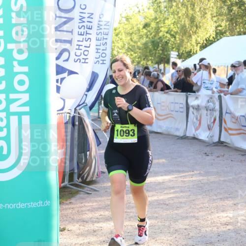 07.09.2025 - 19. Norderstedt Triathlon Zöllner http://msf.ph/oto/8772287 07.09.2025 16:48:49 Ziel 1077, 1093 meine-sportfotos.de