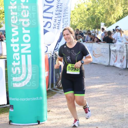 07.09.2025 - 19. Norderstedt Triathlon Zöllner http://msf.ph/oto/8772291 07.09.2025 16:48:49 Ziel 1077, 1093 meine-sportfotos.de