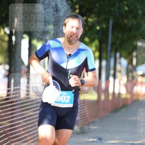 07.09.2025 - 19. Norderstedt Triathlon Michael Strokosch http://msf.ph/oto/8772399 07.09.2025 16:33:10 Laufen 902, 1606, 1609 meine-sportfotos.de