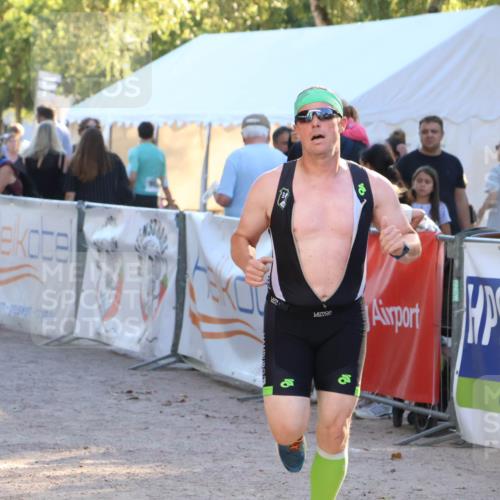 07.09.2025 - 19. Norderstedt Triathlon Zöllner http://msf.ph/oto/8772442 07.09.2025 16:49:16 Ziel 1103, 1497, 1551 meine-sportfotos.de