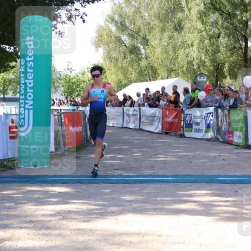 07.09.2025 - 19. Norderstedt Triathlon Zöllner http://msf.ph/oto/8772448 07.09.2025 10:49:05 Ziel 654, 1117 meine-sportfotos.de