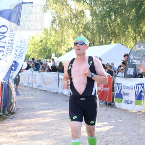 07.09.2025 - 19. Norderstedt Triathlon Zöllner http://msf.ph/oto/8772452 07.09.2025 16:49:18 Ziel 1053, 1103, 1551 meine-sportfotos.de